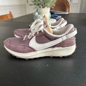 Nike Women's Waffle Debut Vintage 10